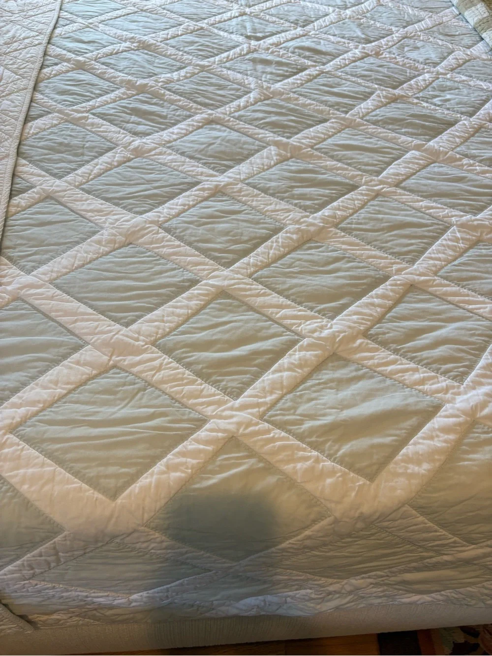 Serena & Lily Aqua and White Diamond Quilt Queen EUC
